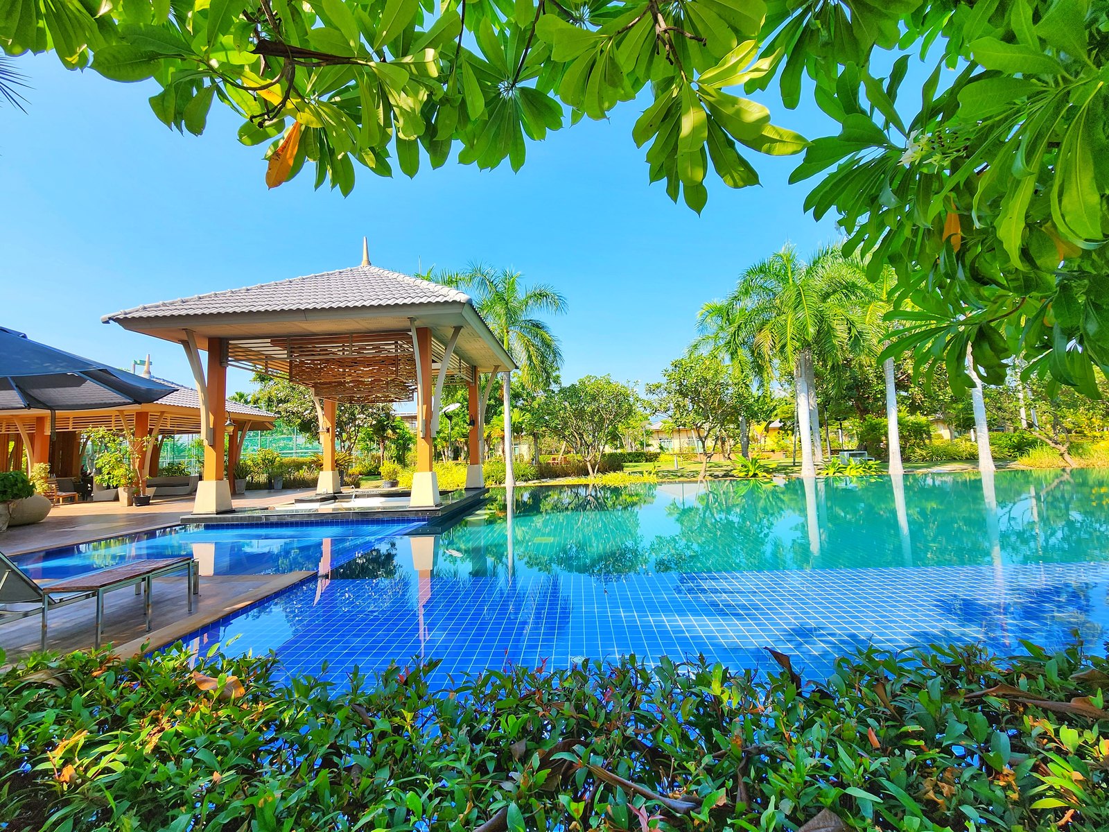 Clubhouse and resort-style swimming pool at Casa Seaside Cha-Am