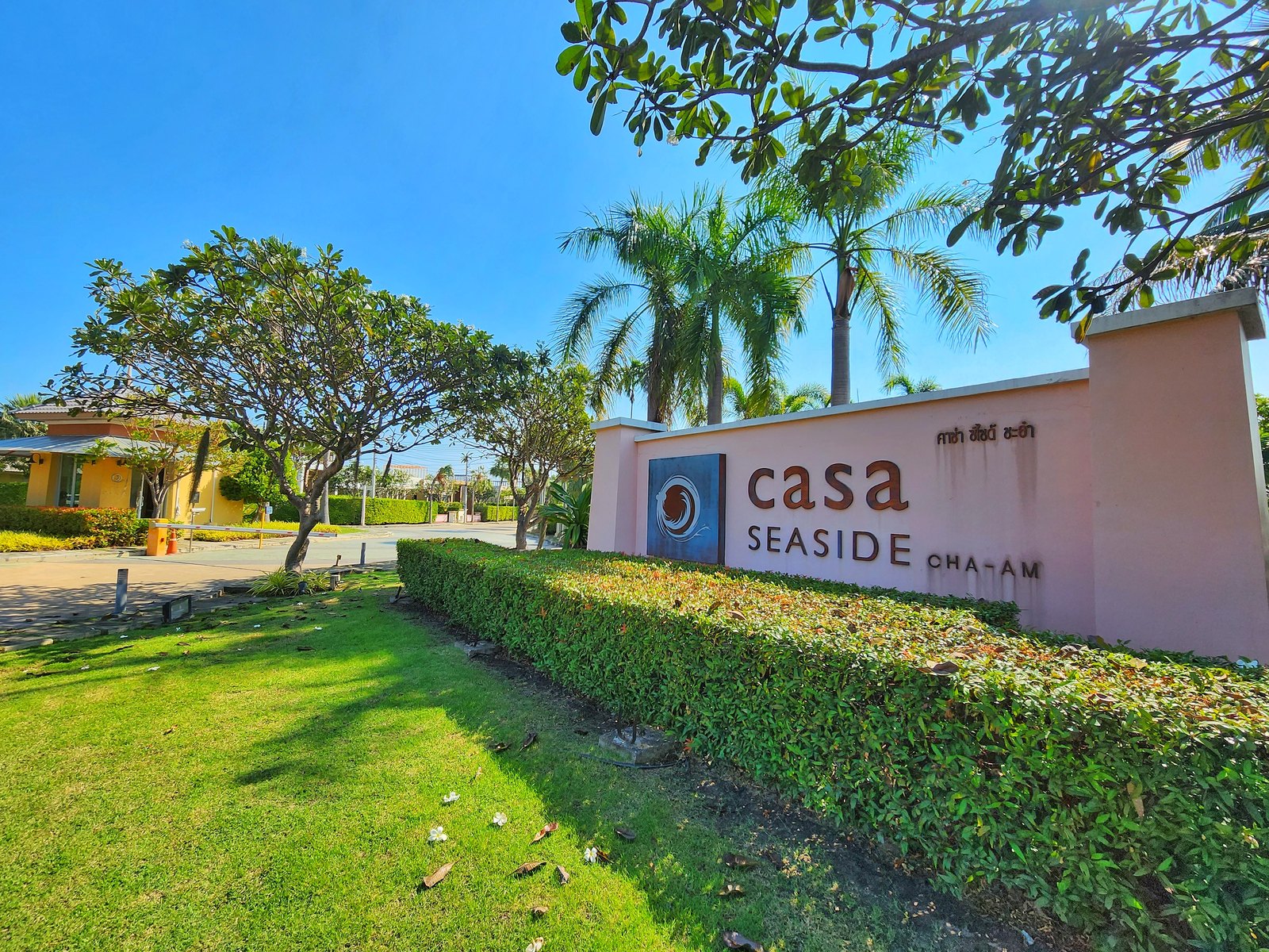 Entrance to Casa Seaside Cha-Am residential project on Phetkasem Road