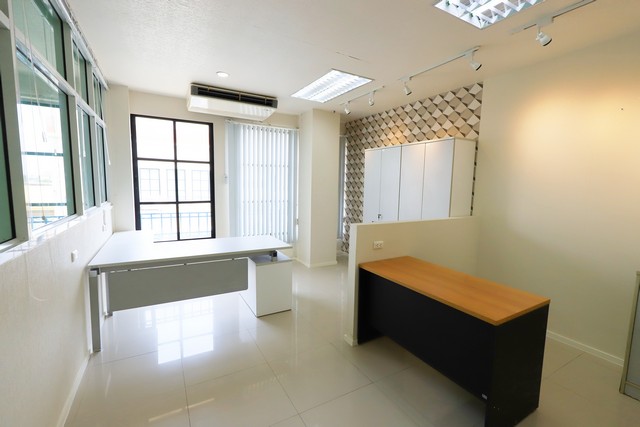 ขายโฮมออฟฟิศ 4 ชั้น ม.บ้านกลางกรุง ออฟฟิศ ปาร์ค ( Baan Klang Krung Office Park Ladprao 71) 88.5ตรว.  ถ.ลาดพร้าว71  หลังเซ็นทรัลอีสต์วิลล์ เลียบด่วนรามอินทรา  