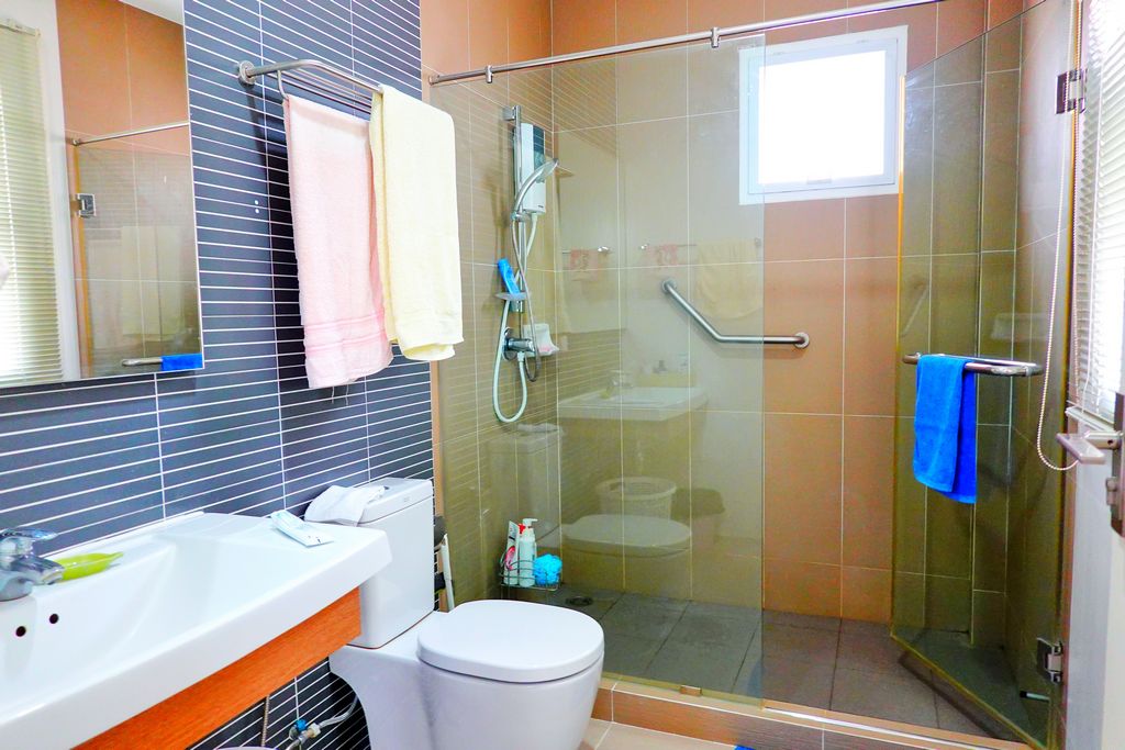 ขายบ้านเดี่ยว 2 ชั้นเนื้อที่  60.9 ตรว .  ในโครงการ  ลัดดารมย์  อิลิแกนซ์ วงแหวน-สาทร   ภายในโครงการร่มมรื่น  มีความเงียบสงบ   ติดถนนกาญจนาภิเษก 