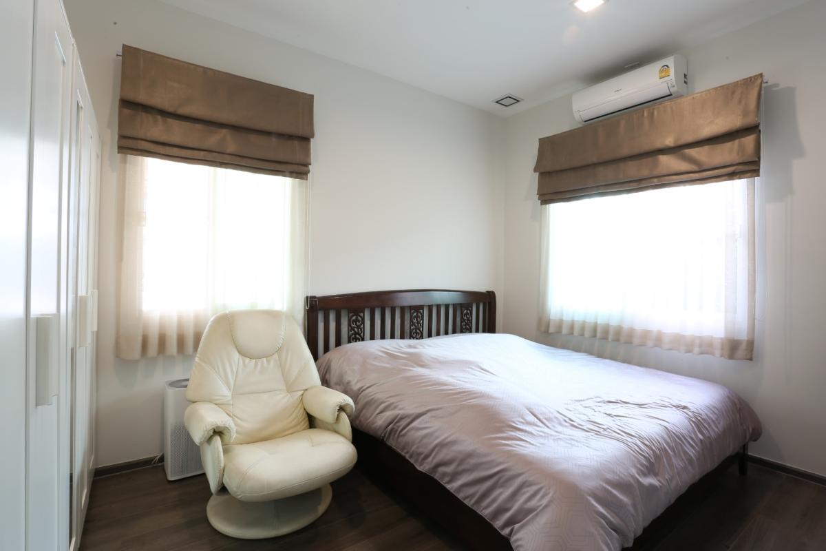 ขายบ้านเดี่ยว สีวลี เพชรเกษม 69  ขนาดที่ดิน  67.3 ตรว. พื้นที่ใช้สอย 158 ตรม. สภาพใหม่ แปลงริม ใกล้รถไฟฟ้า
