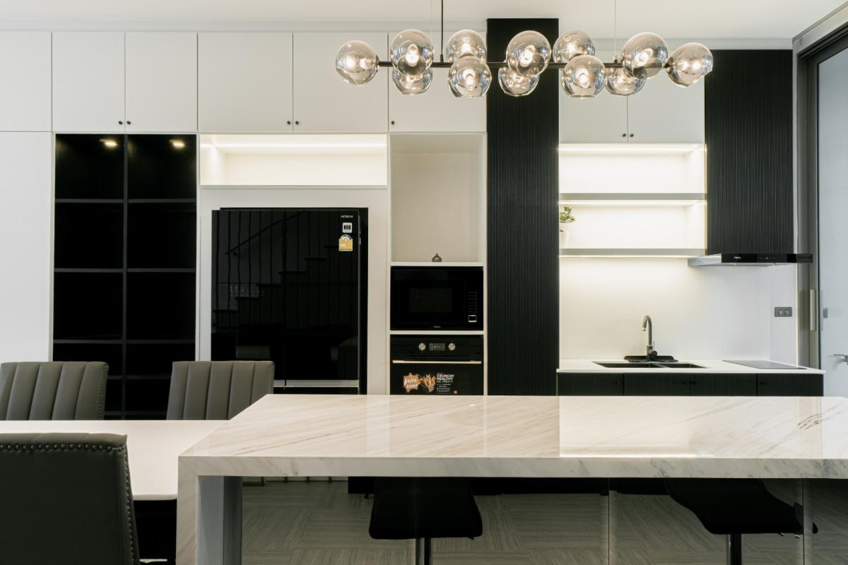 ขายทาวน์โฮม 4 ชั้น สไตล์โมเดิร์น โครงการ LUXE 35 รัชดา-ลาดพร้าว ติดถนน ซ.ลาดพร้าว 35  แต่งสวย    ขนาดที่ดิน 36.2 ตร.ว. พื้นที่ใช้สอย 400 ตร.ม. 3 ห้องนอน 4 ห้องน้ำ พร้อมลิฟท์โดยสาร  ที่จอดรถ 4 คัน