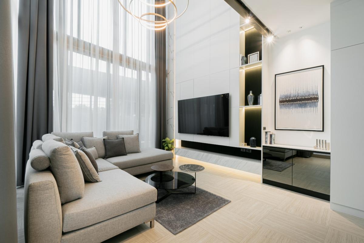 ขายทาวน์โฮม 4 ชั้น สไตล์โมเดิร์น โครงการ LUXE 35 รัชดา-ลาดพร้าว ติดถนน ซ.ลาดพร้าว 35  แต่งสวย    ขนาดที่ดิน 36.2 ตร.ว. พื้นที่ใช้สอย 400 ตร.ม. 3 ห้องนอน 4 ห้องน้ำ พร้อมลิฟท์โดยสาร  ที่จอดรถ 4 คัน