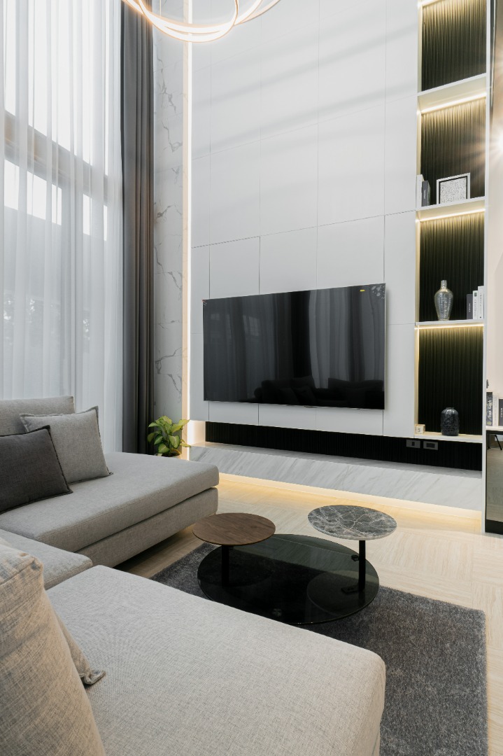 ขายทาวน์โฮม 4 ชั้น สไตล์โมเดิร์น โครงการ LUXE 35 รัชดา-ลาดพร้าว ติดถนน ซ.ลาดพร้าว 35  แต่งสวย    ขนาดที่ดิน 36.2 ตร.ว. พื้นที่ใช้สอย 400 ตร.ม. 3 ห้องนอน 4 ห้องน้ำ พร้อมลิฟท์โดยสาร  ที่จอดรถ 4 คัน