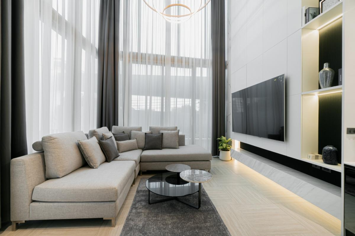 ขายทาวน์โฮม 4 ชั้น สไตล์โมเดิร์น โครงการ LUXE 35 รัชดา-ลาดพร้าว ติดถนน ซ.ลาดพร้าว 35  แต่งสวย    ขนาดที่ดิน 36.2 ตร.ว. พื้นที่ใช้สอย 400 ตร.ม. 3 ห้องนอน 4 ห้องน้ำ พร้อมลิฟท์โดยสาร  ที่จอดรถ 4 คัน