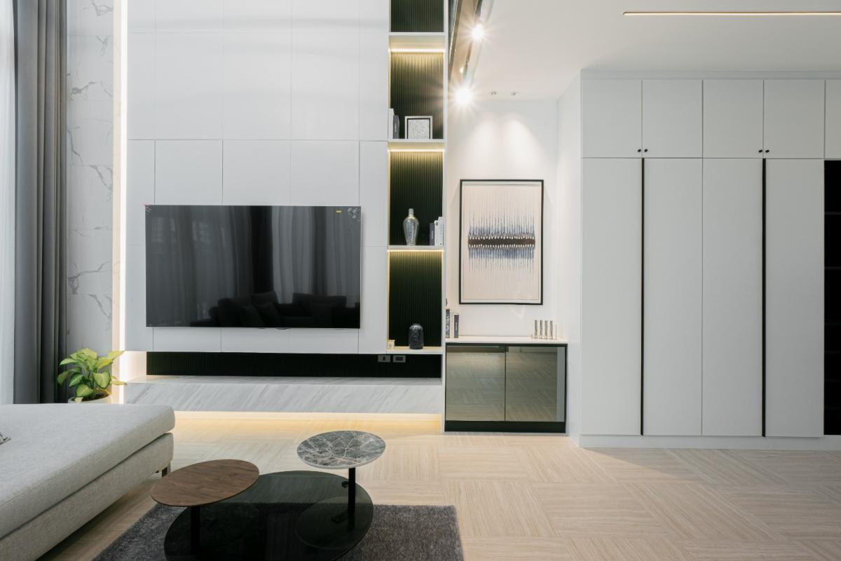 ขายทาวน์โฮม 4 ชั้น สไตล์โมเดิร์น โครงการ LUXE 35 รัชดา-ลาดพร้าว ติดถนน ซ.ลาดพร้าว 35  แต่งสวย    ขนาดที่ดิน 36.2 ตร.ว. พื้นที่ใช้สอย 400 ตร.ม. 3 ห้องนอน 4 ห้องน้ำ พร้อมลิฟท์โดยสาร  ที่จอดรถ 4 คัน