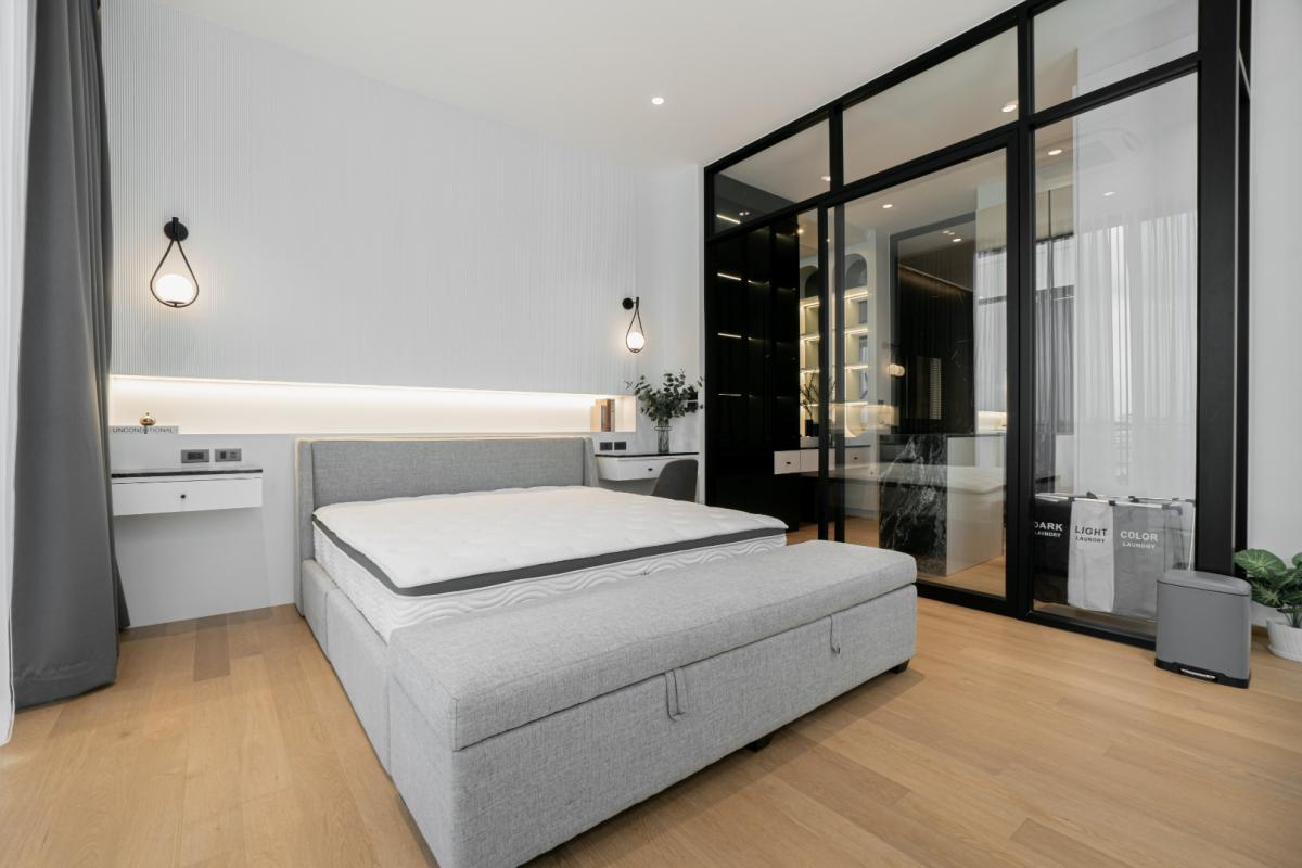 ขายทาวน์โฮม 4 ชั้น สไตล์โมเดิร์น โครงการ LUXE 35 รัชดา-ลาดพร้าว ติดถนน ซ.ลาดพร้าว 35  แต่งสวย    ขนาดที่ดิน 36.2 ตร.ว. พื้นที่ใช้สอย 400 ตร.ม. 3 ห้องนอน 4 ห้องน้ำ พร้อมลิฟท์โดยสาร  ที่จอดรถ 4 คัน