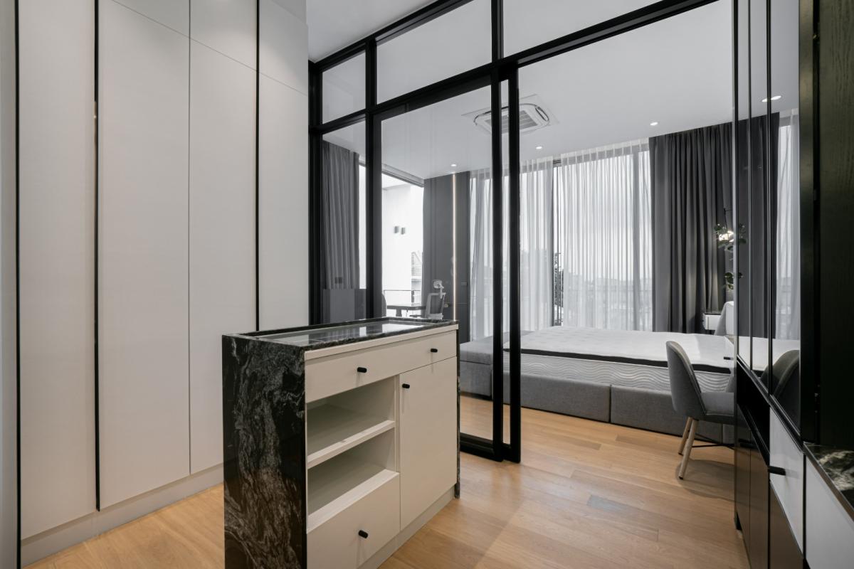 ขายทาวน์โฮม 4 ชั้น สไตล์โมเดิร์น โครงการ LUXE 35 รัชดา-ลาดพร้าว ติดถนน ซ.ลาดพร้าว 35  แต่งสวย    ขนาดที่ดิน 36.2 ตร.ว. พื้นที่ใช้สอย 400 ตร.ม. 3 ห้องนอน 4 ห้องน้ำ พร้อมลิฟท์โดยสาร  ที่จอดรถ 4 คัน