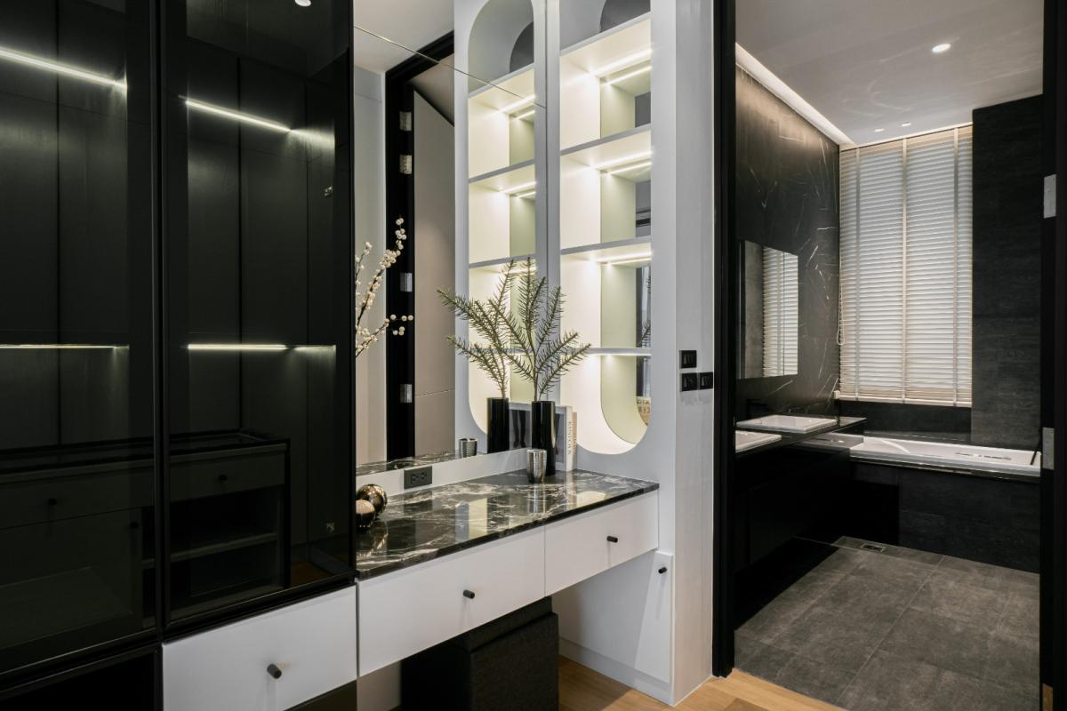 ขายทาวน์โฮม 4 ชั้น สไตล์โมเดิร์น โครงการ LUXE 35 รัชดา-ลาดพร้าว ติดถนน ซ.ลาดพร้าว 35  แต่งสวย    ขนาดที่ดิน 36.2 ตร.ว. พื้นที่ใช้สอย 400 ตร.ม. 3 ห้องนอน 4 ห้องน้ำ พร้อมลิฟท์โดยสาร  ที่จอดรถ 4 คัน
