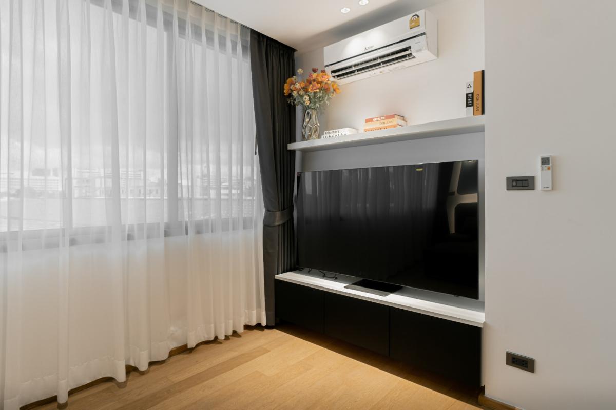 ขายทาวน์โฮม 4 ชั้น สไตล์โมเดิร์น โครงการ LUXE 35 รัชดา-ลาดพร้าว ติดถนน ซ.ลาดพร้าว 35  แต่งสวย    ขนาดที่ดิน 36.2 ตร.ว. พื้นที่ใช้สอย 400 ตร.ม. 3 ห้องนอน 4 ห้องน้ำ พร้อมลิฟท์โดยสาร  ที่จอดรถ 4 คัน