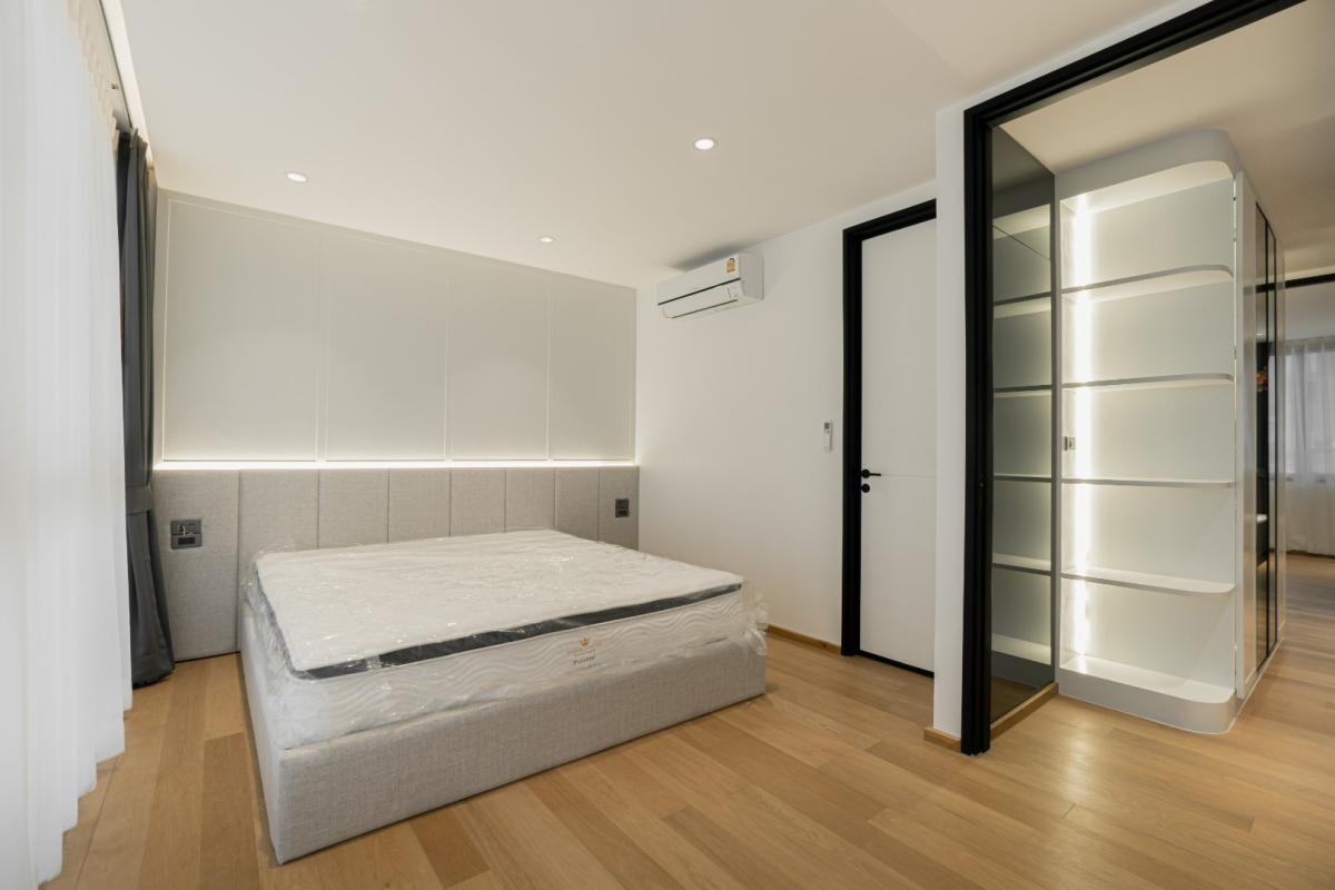 ขายทาวน์โฮม 4 ชั้น สไตล์โมเดิร์น โครงการ LUXE 35 รัชดา-ลาดพร้าว ติดถนน ซ.ลาดพร้าว 35  แต่งสวย    ขนาดที่ดิน 36.2 ตร.ว. พื้นที่ใช้สอย 400 ตร.ม. 3 ห้องนอน 4 ห้องน้ำ พร้อมลิฟท์โดยสาร  ที่จอดรถ 4 คัน