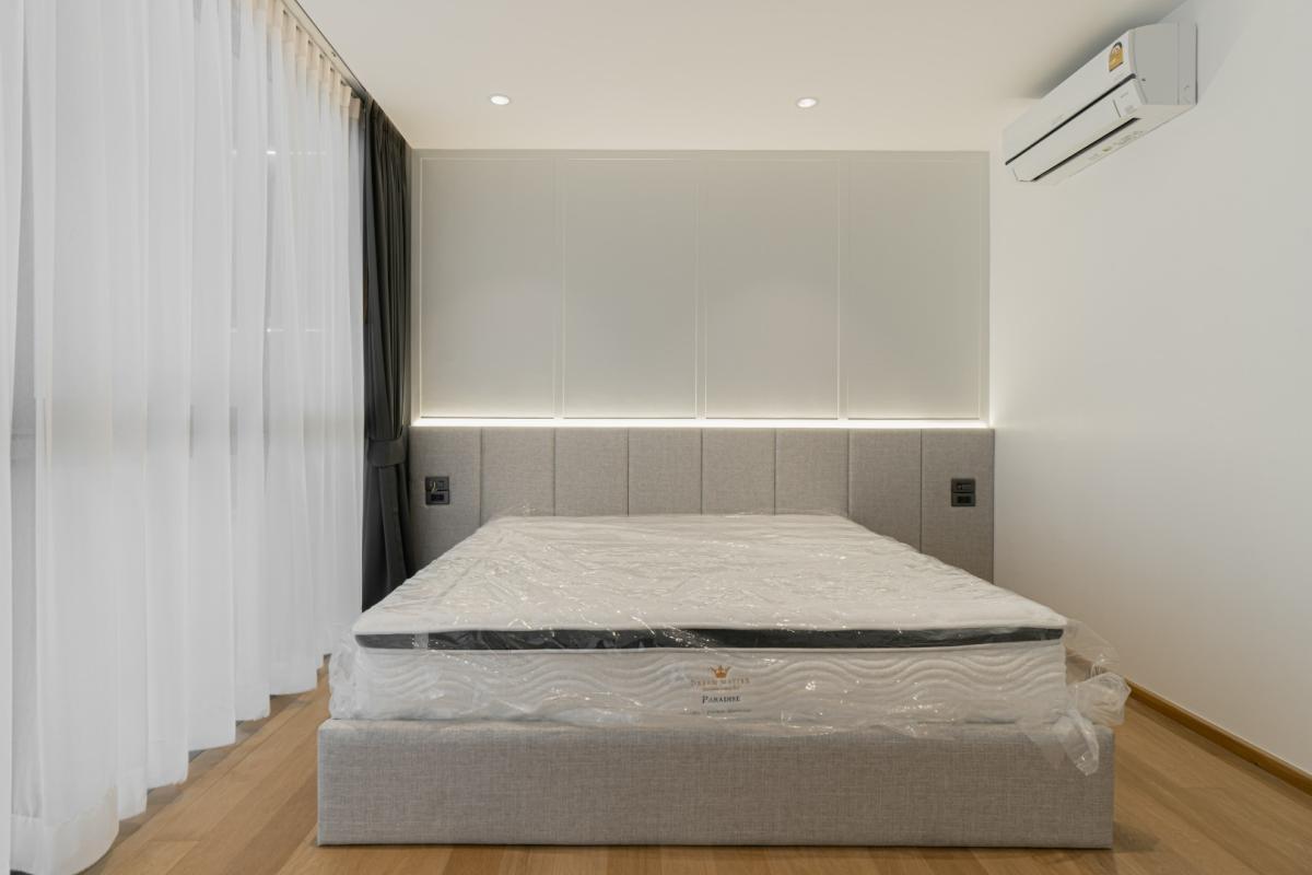ขายทาวน์โฮม 4 ชั้น สไตล์โมเดิร์น โครงการ LUXE 35 รัชดา-ลาดพร้าว ติดถนน ซ.ลาดพร้าว 35  แต่งสวย    ขนาดที่ดิน 36.2 ตร.ว. พื้นที่ใช้สอย 400 ตร.ม. 3 ห้องนอน 4 ห้องน้ำ พร้อมลิฟท์โดยสาร  ที่จอดรถ 4 คัน