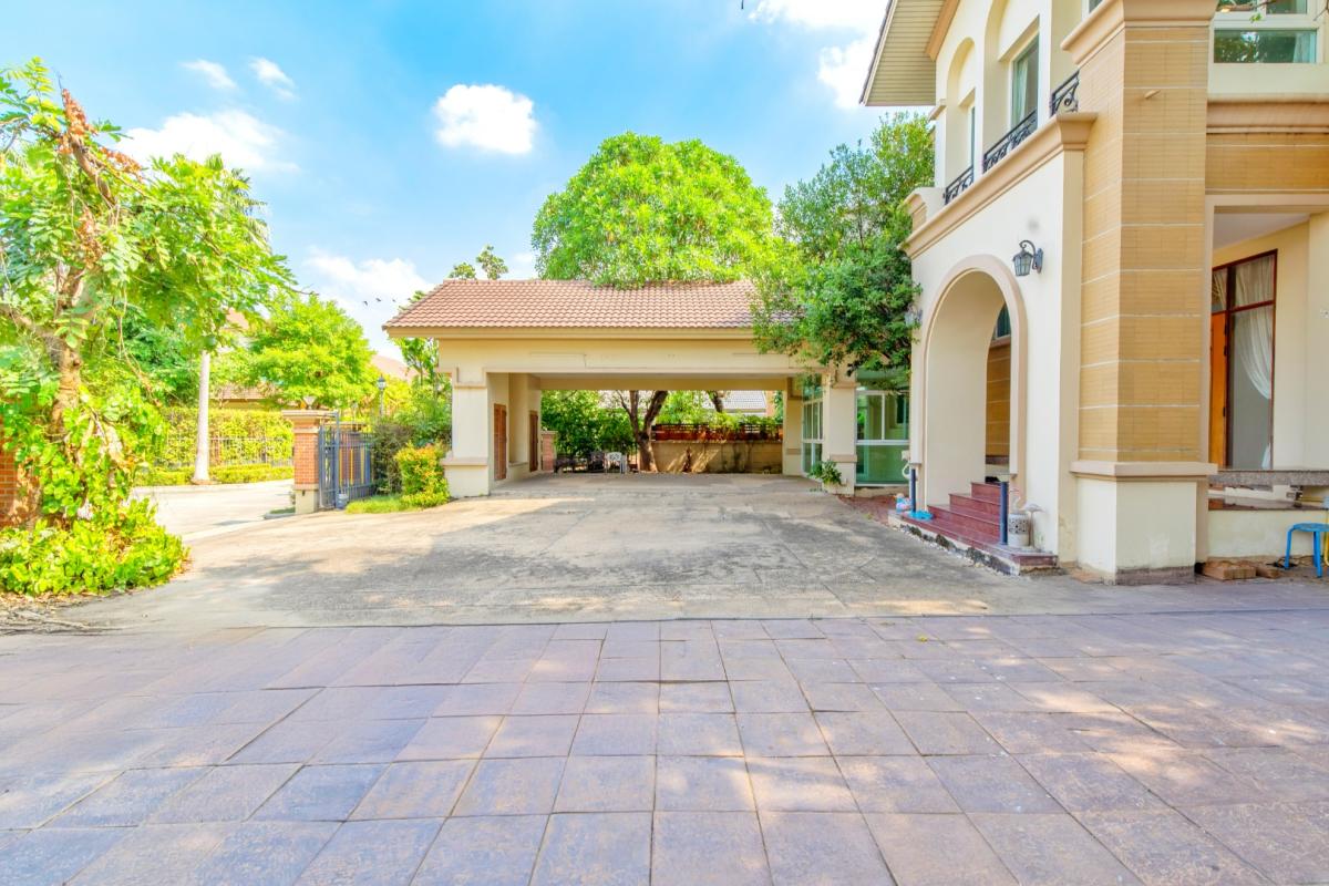 ขายบ้านหรู 2 ชั้นม. Q House Avenue  พระราม5 เนื้อที่ 231.5  ตร.ว.พื้นที่ใช้สอย 466  ตรม. 5 ห้องนอน 5ห้องน้ำ พร้อมเรือนรับรอง และสระว่ายน้ำ ใกล้ทางด่วนศรีรัช