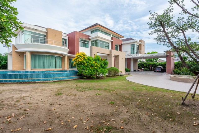 ขายบ้านเดี่ยว Luxury ปัญญาอินทรา P5 ที่ดิน 1 ไร่ครึ่ง พร้อมสระว่ายน้ำ และเรือนรับรอง ใกล้สนามกอล์ฟปัญญา แฟชั่นไอส์แลนด์