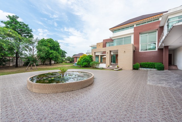 ขายบ้านเดี่ยว Luxury ปัญญาอินทรา P5 ที่ดิน 1 ไร่ครึ่ง พร้อมสระว่ายน้ำ และเรือนรับรอง ใกล้สนามกอล์ฟปัญญา แฟชั่นไอส์แลนด์