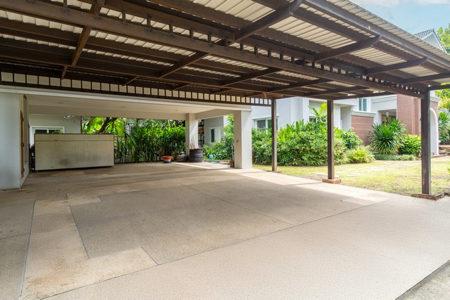  ขายบ้านหรู 2 ชั้น ม. Q House Avenue พระราม5  เนื้อที่ 304  ตรว.  5 นอน 5น้ำ แปลงมุม ตกแต่งบิลท์อิน เฟอร์ทั้งหลัง พร้อมเรือนรับรอง และสระว่ายน้ำ