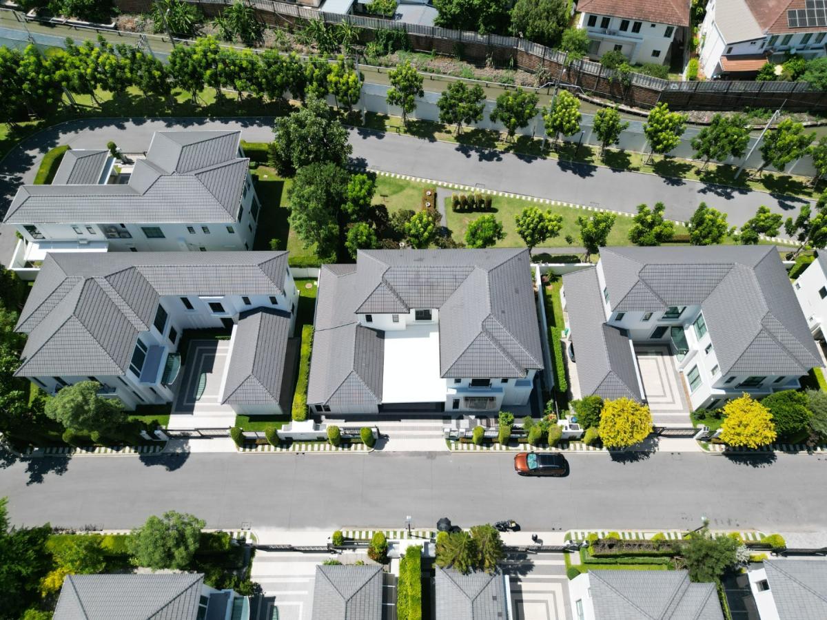 ขายด่วนบ้านเดี่ยว 2 ชั้น นิยาม บรมราชชนนี 4 ห้องนอน 5 ห้องน้ำ ต่อเติมครบพร้อมอยู่ สภาพสวย เจ้าของอยู่น้อย หลังบ้านติดสวนให้ความร่มรื่นเป็นส่วนตัว คุ้มมาก 